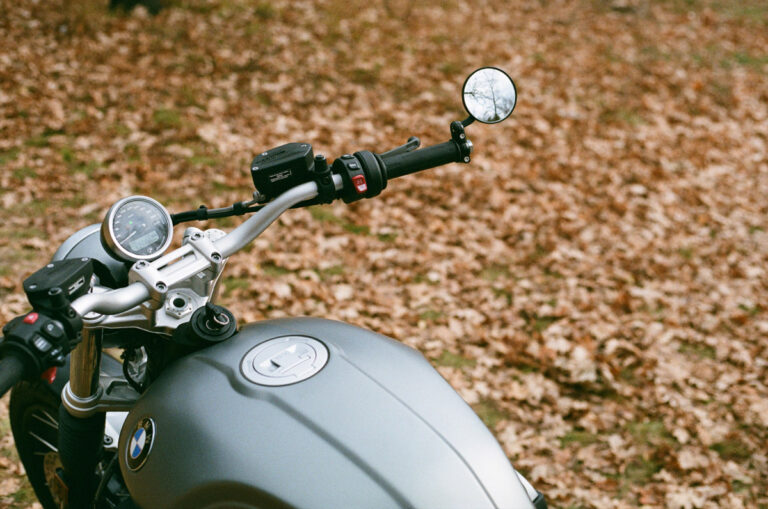 Motorrijden in de herfst